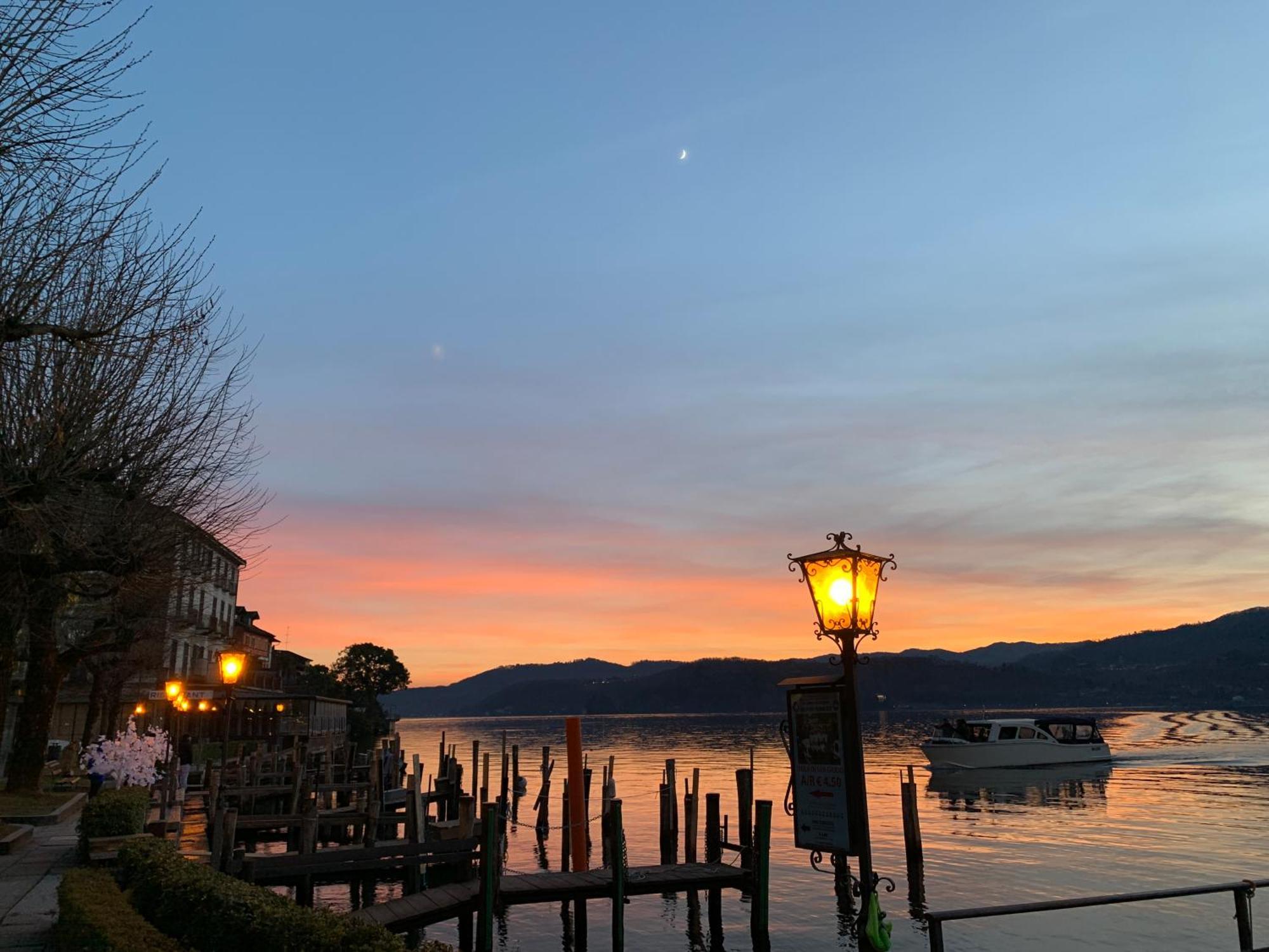 -Ortaflats- Appartamenti Imbarcadero & Palazzotto オルタ・サン・ジューリオ エクステリア 写真