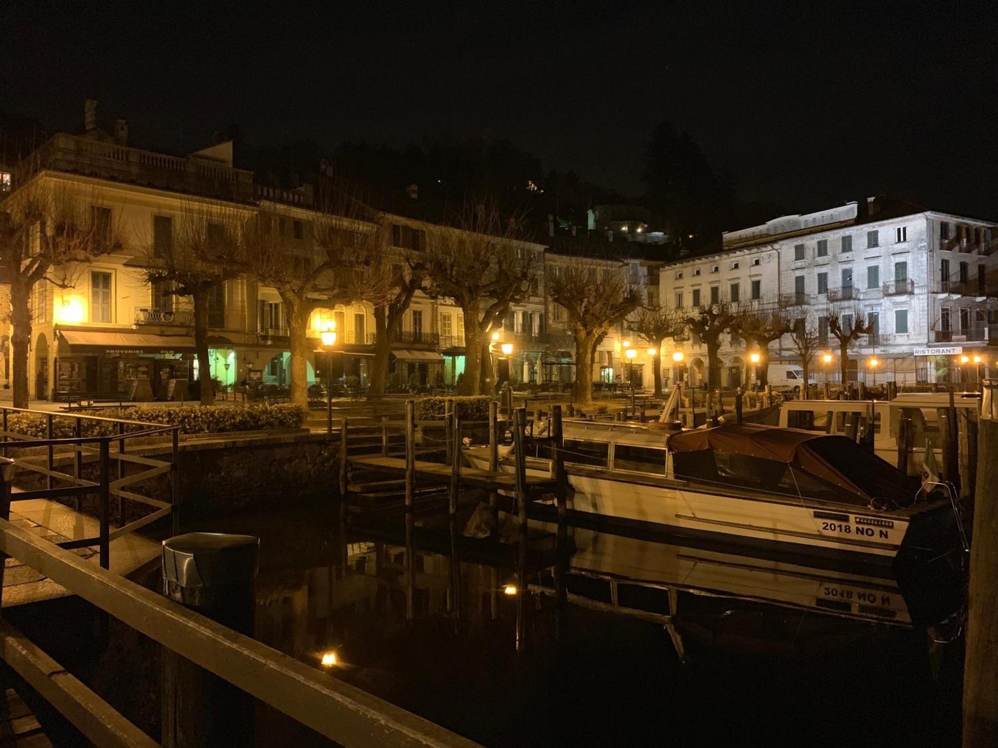 -Ortaflats- Appartamenti Imbarcadero & Palazzotto オルタ・サン・ジューリオ エクステリア 写真